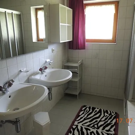 Haus Arnika Apartamento *